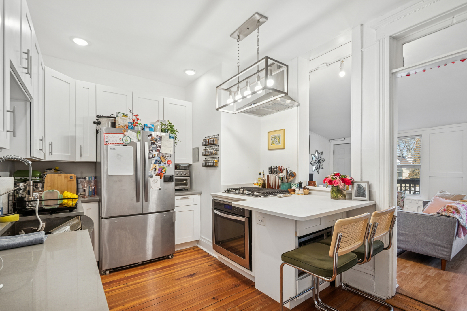 1922 W Wolfram Street