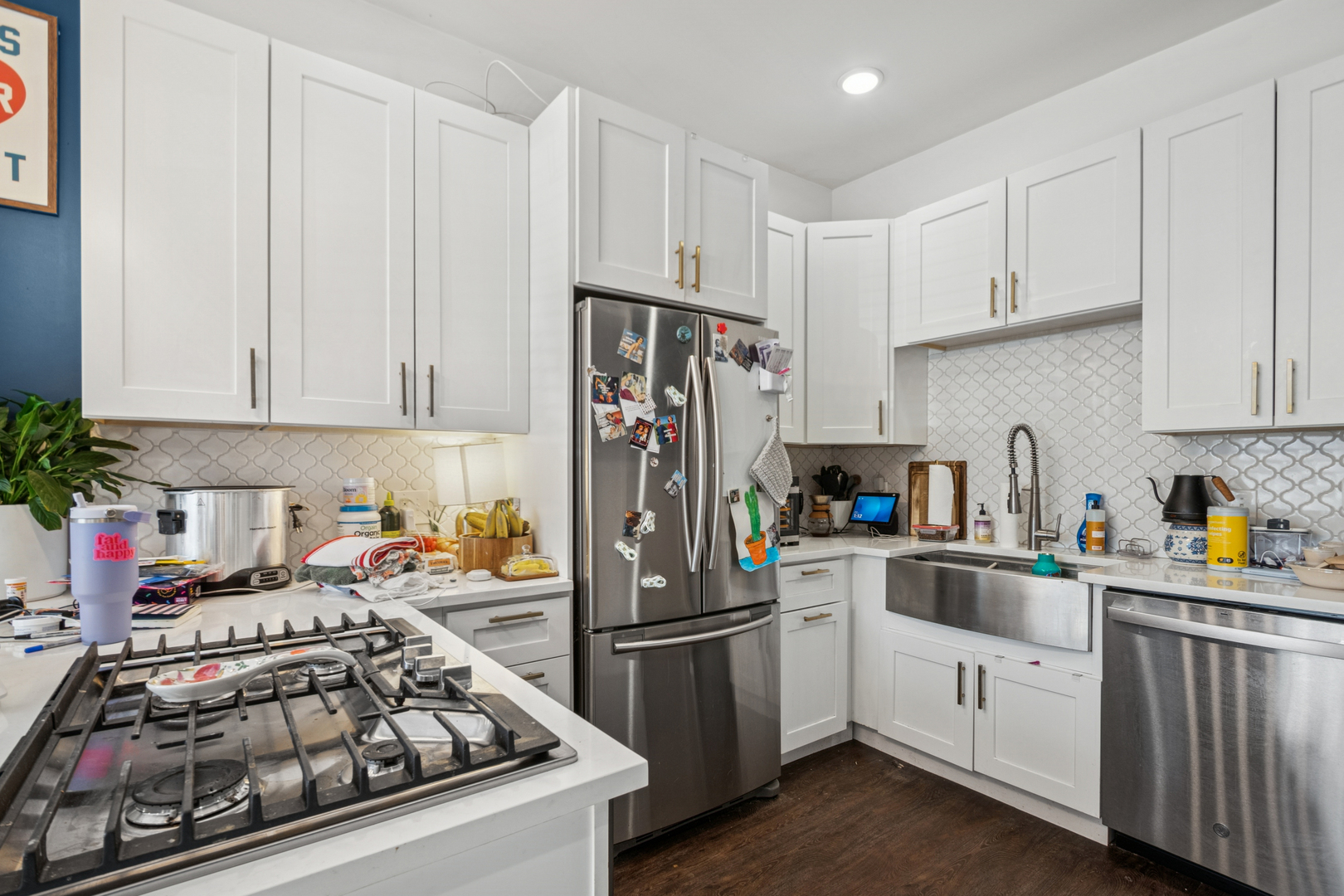 1922 W Wolfram Street