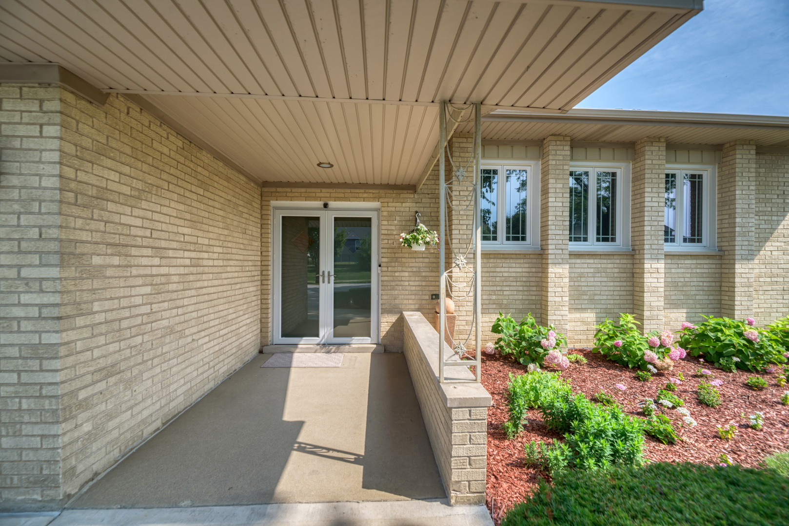 1338 W Holtz Avenue