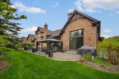Tiny photo for 2009 MacKenzie Place #2009, Wheaton, IL 60187 (MLS # 12629147)