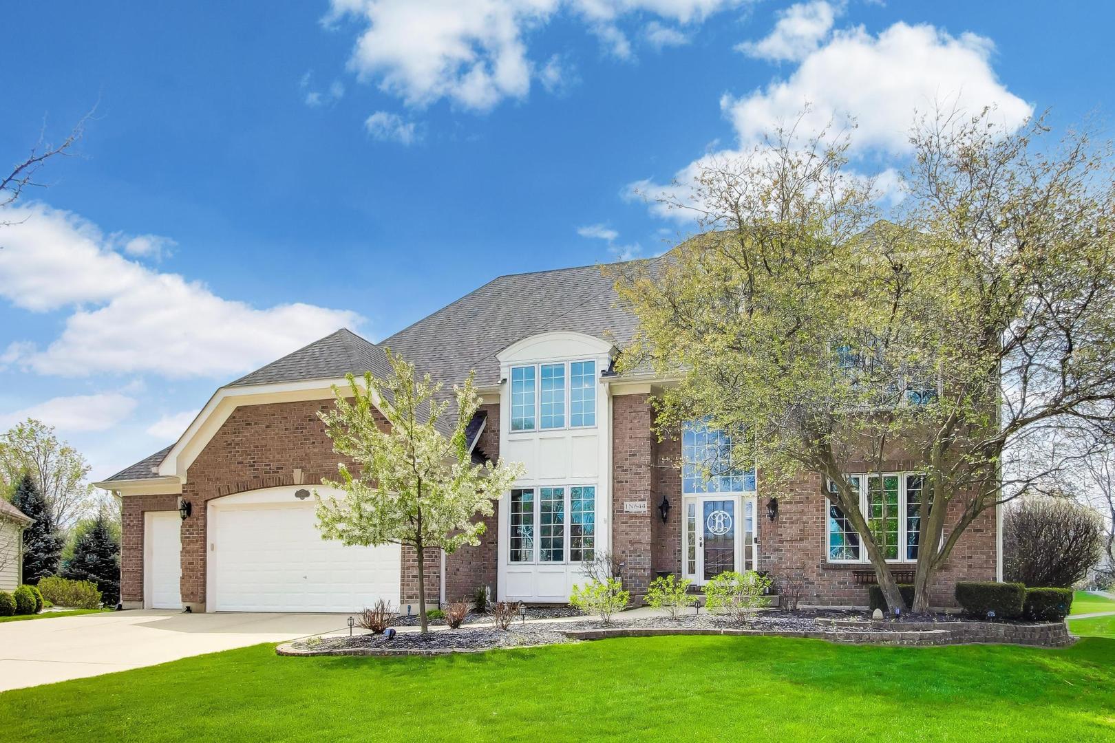 1N644 WOODHALL Court