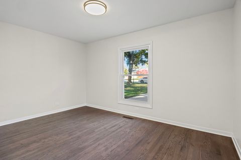 Tiny photo for 715 E Valley Lane, Arlington Heights, IL 60004 (MLS # 12500833)