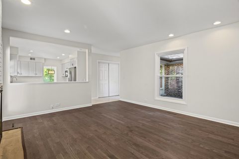 Tiny photo for 715 E Valley Lane, Arlington Heights, IL 60004 (MLS # 12500833)