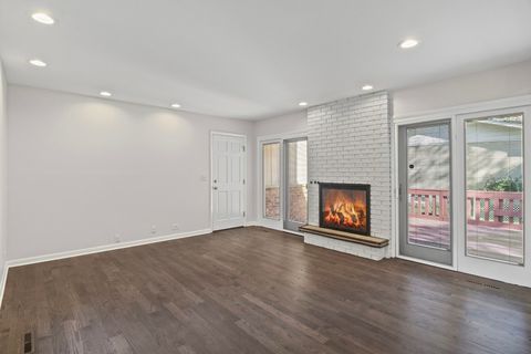 Tiny photo for 715 E Valley Lane, Arlington Heights, IL 60004 (MLS # 12500833)