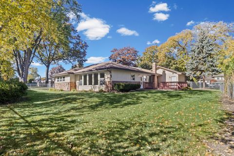 Tiny photo for 715 E Valley Lane, Arlington Heights, IL 60004 (MLS # 12500833)