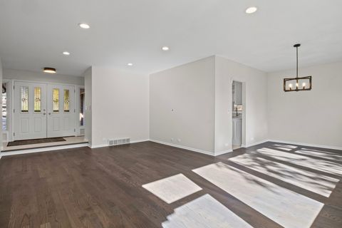 Tiny photo for 715 E Valley Lane, Arlington Heights, IL 60004 (MLS # 12500833)