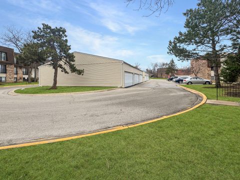 Tiny photo for 191 N Waters Edge Drive #101, Glendale Heights, IL 60139 (MLS # 12585751)