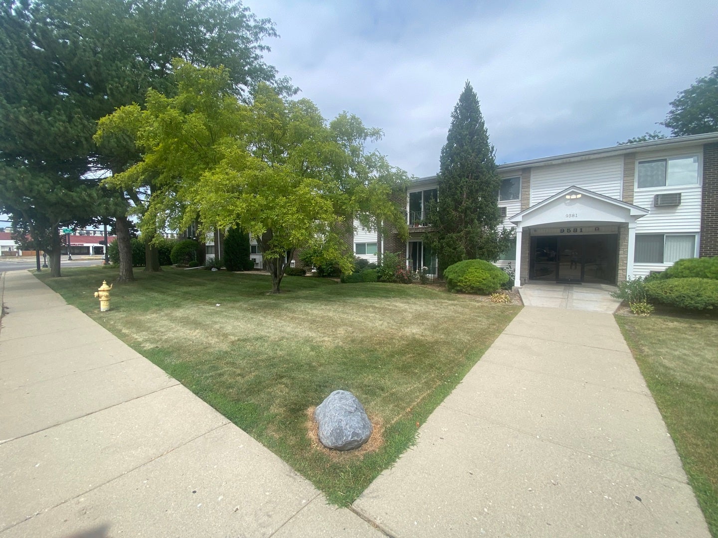 9581 DEE Road 2L