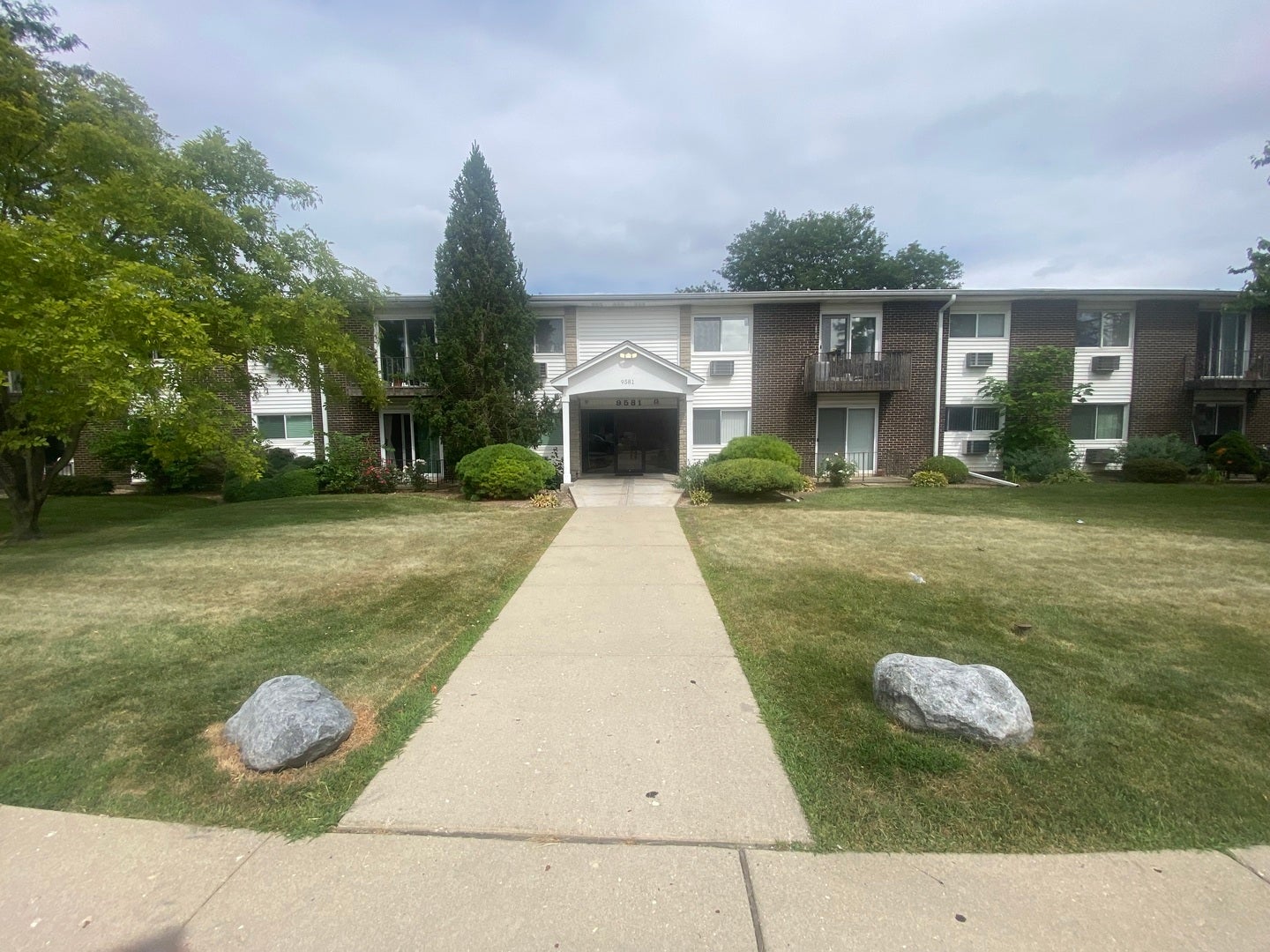 9581 DEE Road 2L