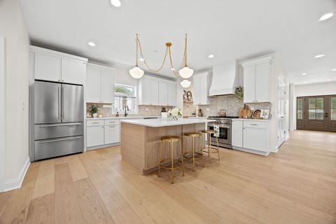 Tiny photo for 4510 Raymond Avenue, Brookfield, IL 60513 (MLS # 12685405)