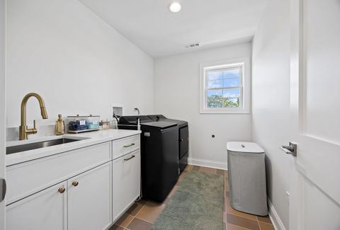 Tiny photo for 4510 Raymond Avenue, Brookfield, IL 60513 (MLS # 12685405)
