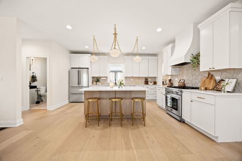 Tiny photo for 4510 Raymond Avenue, Brookfield, IL 60513 (MLS # 12685405)
