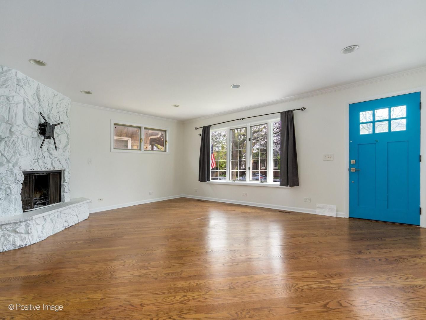 4626 N Leclaire Avenue