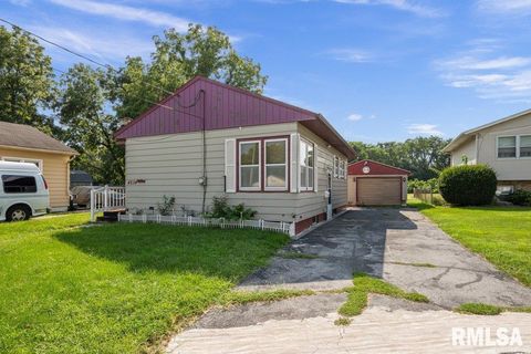 Photo of 4234 9TH Street, Rock Island, IL 61201 (MLS # 12613523)