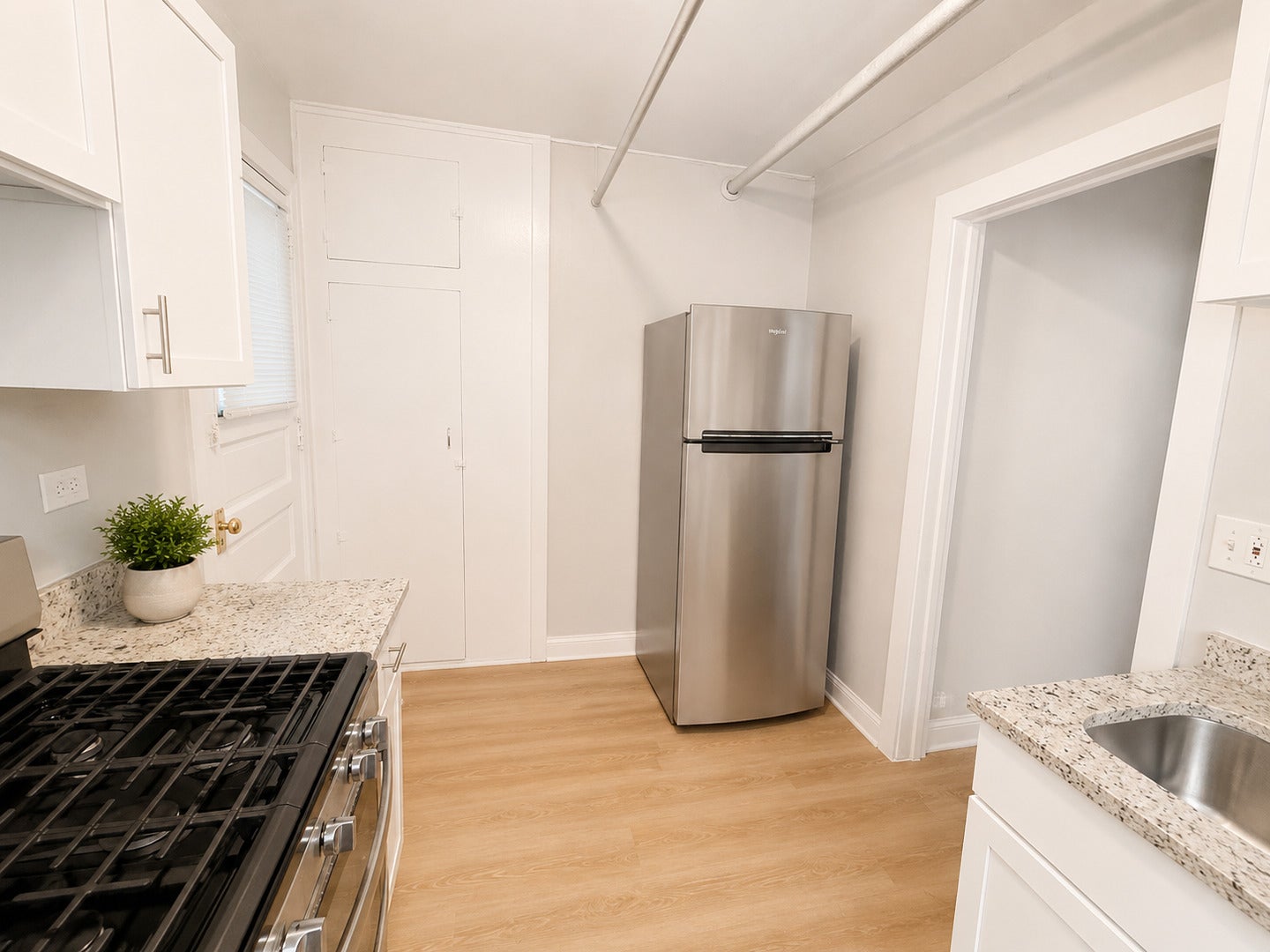 739 Hinman Avenue 1G