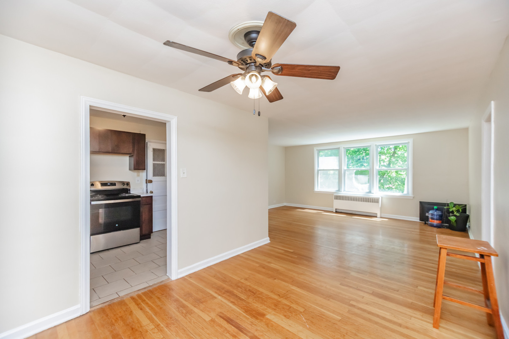 Chicago, Illinois 60615, United States, 2 Bedrooms Bedrooms, ,1 BathroomBathrooms,Residential,Active,161886