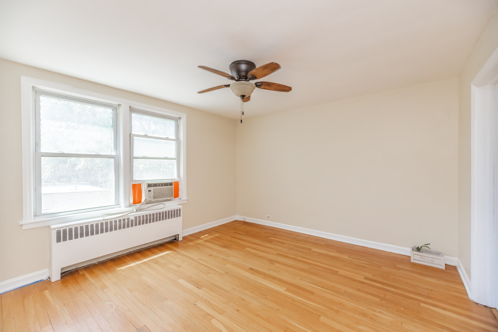 Chicago, Illinois 60615, United States, 2 Bedrooms Bedrooms, ,1 BathroomBathrooms,Residential,Active,161886