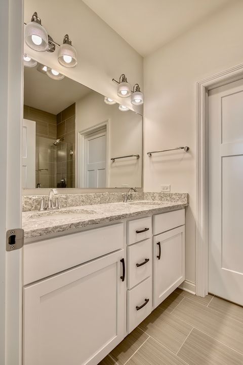 Tiny photo for 694 Parkside Court, Libertyville, IL 60048 (MLS # 12500652)