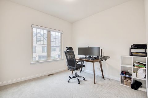 Tiny photo for 694 Parkside Court, Libertyville, IL 60048 (MLS # 12500652)