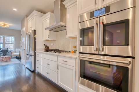 Tiny photo for 694 Parkside Court, Libertyville, IL 60048 (MLS # 12500652)