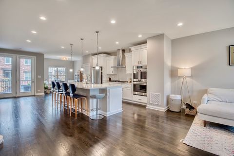 Tiny photo for 694 Parkside Court, Libertyville, IL 60048 (MLS # 12500652)