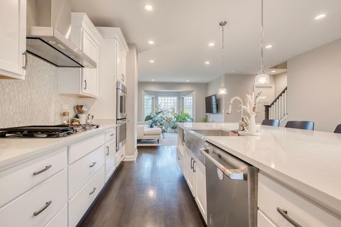 Tiny photo for 694 Parkside Court, Libertyville, IL 60048 (MLS # 12500652)