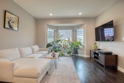 Tiny photo for 694 Parkside Court, Libertyville, IL 60048 (MLS # 12500652)