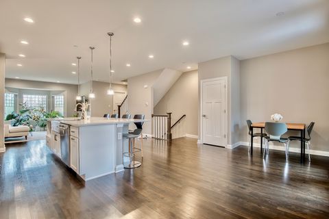 Tiny photo for 694 Parkside Court, Libertyville, IL 60048 (MLS # 12500652)