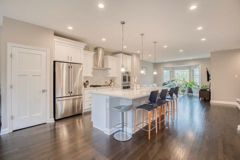 Tiny photo for 694 Parkside Court, Libertyville, IL 60048 (MLS # 12500652)