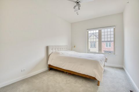 Tiny photo for 694 Parkside Court, Libertyville, IL 60048 (MLS # 12500652)