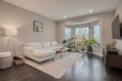 Tiny photo for 694 Parkside Court, Libertyville, IL 60048 (MLS # 12500652)