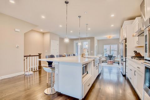 Tiny photo for 694 Parkside Court, Libertyville, IL 60048 (MLS # 12500652)