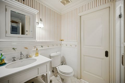 Tiny photo for 528 Roslyn Road, Kenilworth, IL 60043 (MLS # 12336735)