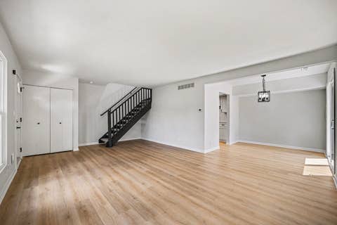 Tiny photo for 1801 Jamestown Circle, Hoffman Estates, IL 60169 (MLS # 12680703)