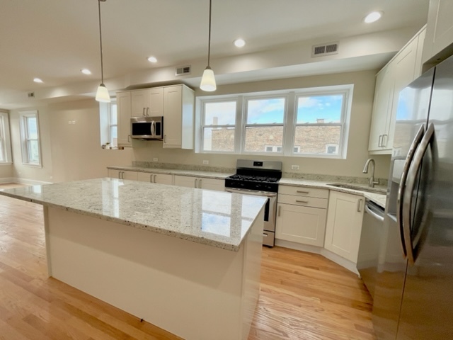 5506 N GLENWOOD Avenue 2