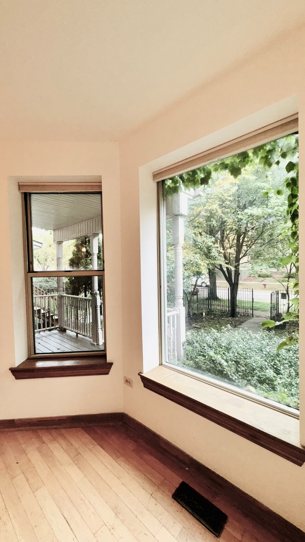 6128 S Kenwood Avenue