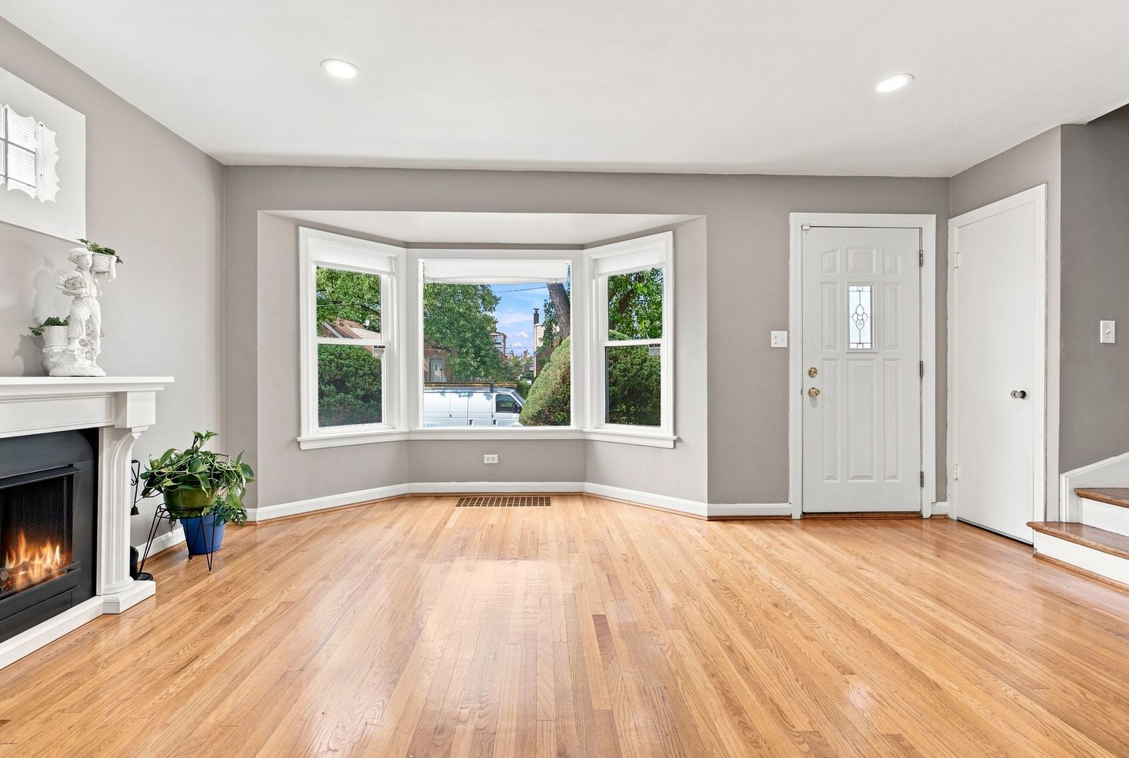 3649 W 58th Place