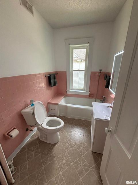 Tiny photo for 802 4TH Street W, Sterling, IL 61081 (MLS # QC4265385)