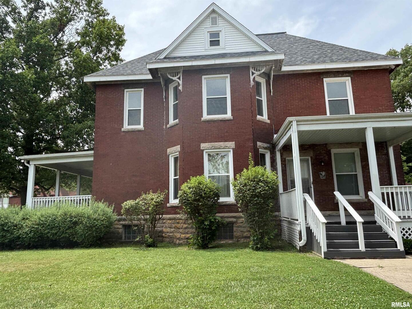 802 4TH Street W