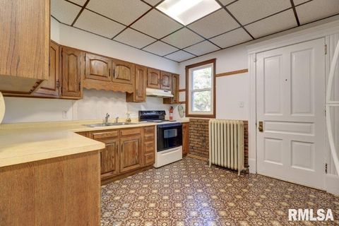 Tiny photo for 802 4TH Street W, Sterling, IL 61081 (MLS # QC4265385)