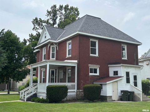 Tiny photo for 802 4TH Street W, Sterling, IL 61081 (MLS # QC4265385)