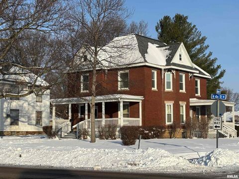 Photo of 802 4TH Street W, Sterling, IL 61081 (MLS # QC4265385)