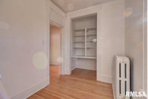 Tiny photo for 802 4TH Street W, Sterling, IL 61081 (MLS # QC4265385)