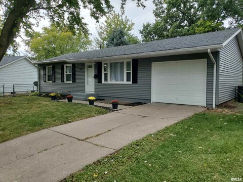 Photo of 2211 WAVELAND Drive, Bettendorf, IA 52722 (MLS # QC4268285)