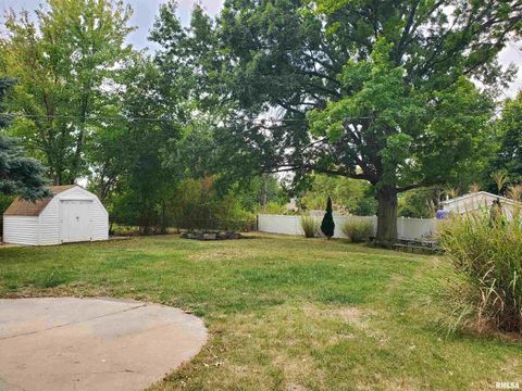 Tiny photo for 2211 WAVELAND Drive, Bettendorf, IA 52722 (MLS # QC4268285)