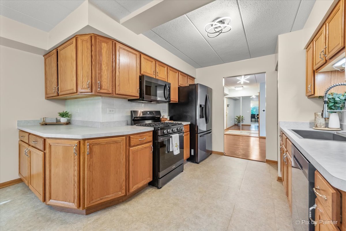 6850 RIDGE POINT Drive 2C