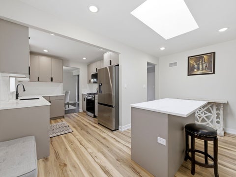 Tiny photo for 5544 Oakdale Drive, Oak Lawn, IL 60453 (MLS # 12690969)