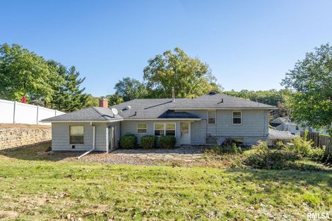 Tiny photo for 2552 37TH Avenue, Rock Island, IL 61201 (MLS # QC4269639)