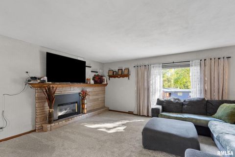 Tiny photo for 2552 37TH Avenue, Rock Island, IL 61201 (MLS # QC4269639)