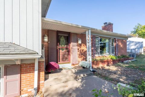 Tiny photo for 2552 37TH Avenue, Rock Island, IL 61201 (MLS # QC4269639)